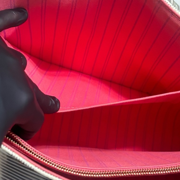 Limited Edition Louis Vuitton Damier Azur Calvi - Picture 11 of 16